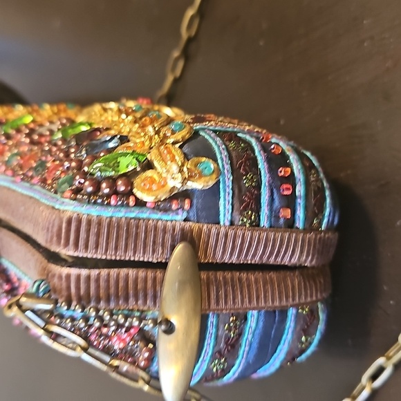 A Classic Mary Frances Mini Beaded Hard Shell Multi-Colored Clutch. - Picture 6 of 14